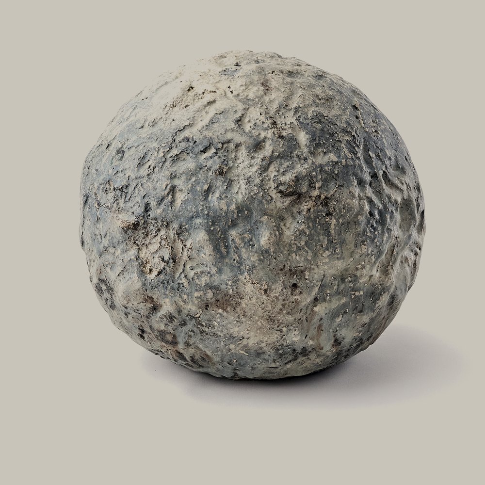 Pełnia II — kula z kamionki, śr. 34 cm, powierzchnia pofałdowana; fot. Studio Miód Malina